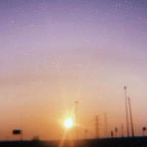 她径直闯入尚未发酵完成的暗夜