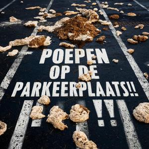 Poepen op de parkeerplaats!