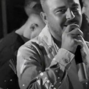 Simsiyah saçların Canlı