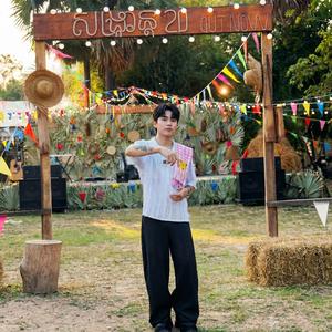 ញញឹមស្រស់ម្លេះពៅ