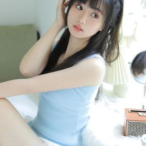 我困在过期拥抱里