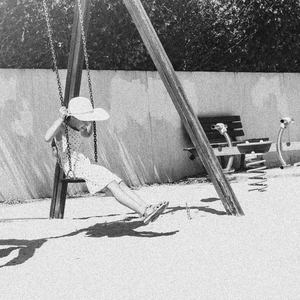 외로움에 눈을 감을 때