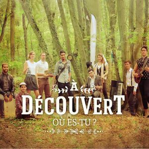 Jeune femme aimant danser