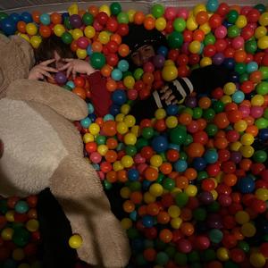 hopeless (feat. gab6)