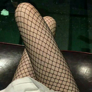 她像是含苞待放的花骨朵