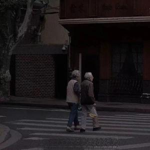 一个像夏天一个像秋天