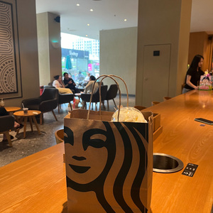 你走出了我的视线，但从未走出我的思念