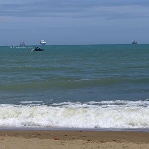 这首难听，请听最新专辑伴奏