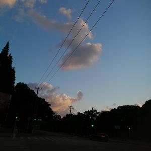 谁
