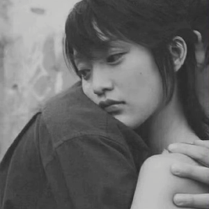 我们都希望对方爱自己更多一点