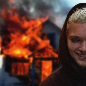 Я ПОДЖИГАЮ СВОЙ ДОМ