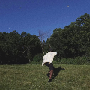 窗外鸟鸣清脆响