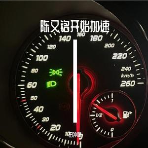 陈又铭的汽车开始加速