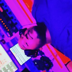 NY En Diciembre (feat. LeRomeo)