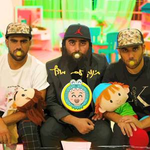 תינוק עם מוצץ