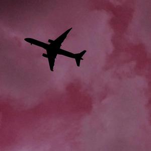 AIRPLANES! (feat. NEBVLA)