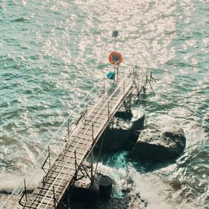 我们吞咽了太多意义