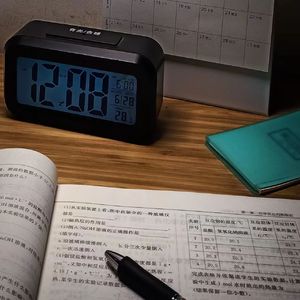 一盏灯，一支笔，一个奇迹