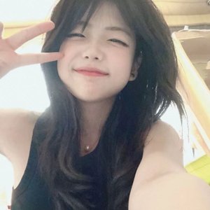 你的名字是我唇边最熟练叹息  
难忘的初恋情人  
只说给你听