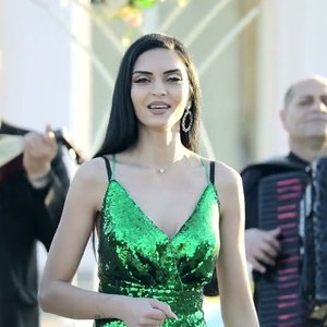 Peste tot veste am dat (Live)