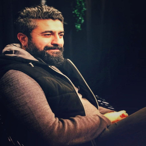 Gülüşlerim Ağlamaklı