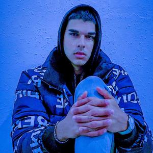 מסתכל לך בעיניים