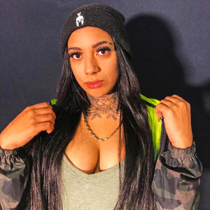 Me ama e não dá nada