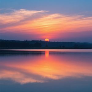 归去月明照归途