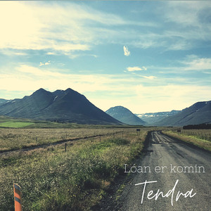 Lóan er komin