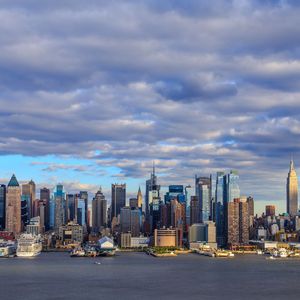 舒缓琴音与白噪引领的入眠之境