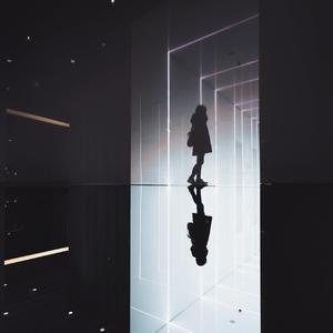 לומדת לצעוד בבטחה