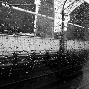 分开后我会笑着说