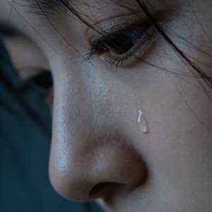 眼角划过的泪是我爱你的证明