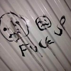 这只伶俐的棕色狐狸跳过一只懒惰的狗