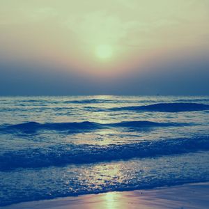 安静的平静的波浪声音