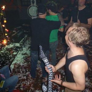 'T Laeve is Gein Ponykamp (Live at Icy Donuts Studio)