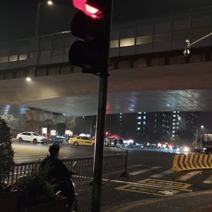 只剩我