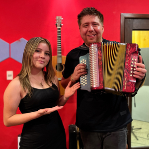 LA ÚNICA QUE AMES TÚ