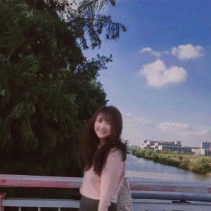 光へ飛ぶ