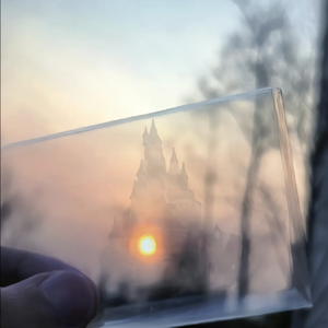 粉笔屑写下的平行线