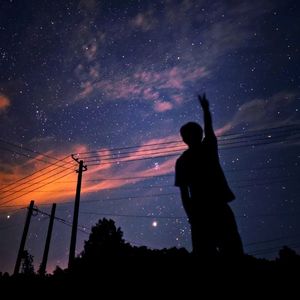 我声嘶力竭唱着听不见的歌 伴奏