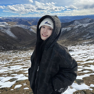 悲伤是件过季风衣