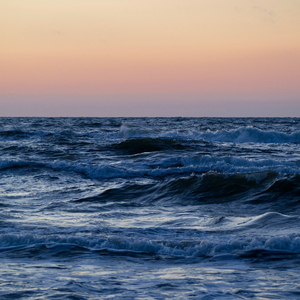 Caminado en la Orilla
