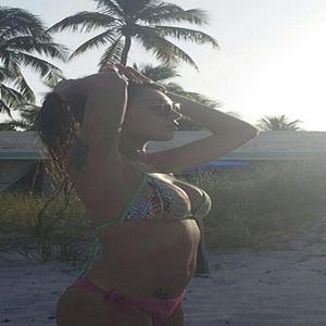 Arquitectura espacial y camisas tropicales