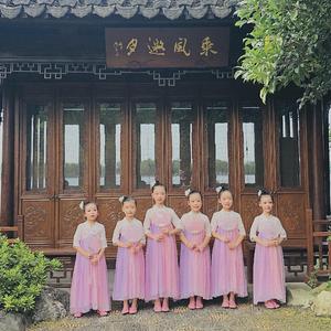 《韶华》——姚奕彤、陈语函、冯轩艺、章滢心、高姿熳、李徐玥