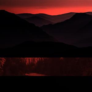 なだめるような夜の音