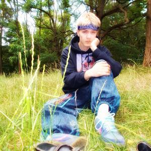 Valveilla (feat. Vege)