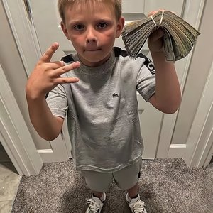 7658