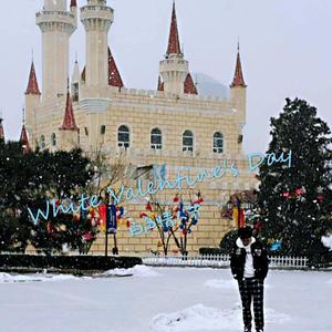 waiting for her （等待她的到来）