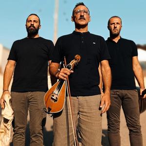 Την αγκαλιά τζη θάλασσα - Τρελό παράλογο